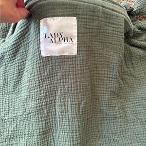 Lady Alpha nursing cover with neck fan